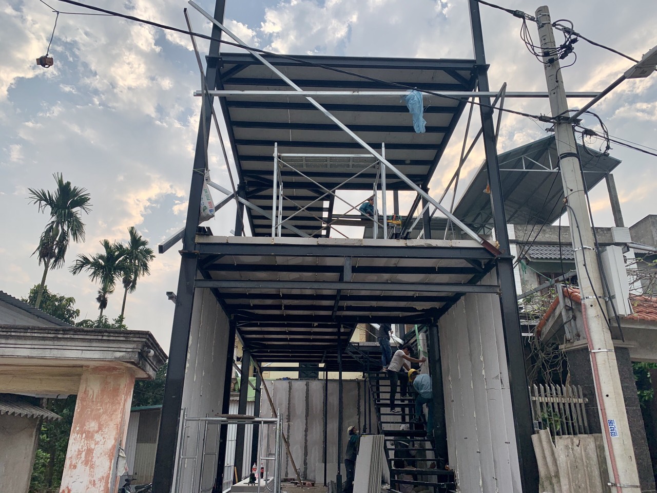 Thi công nhà lắp ghép bằng tấm bê tông nhẹ tại Quảng Nam
